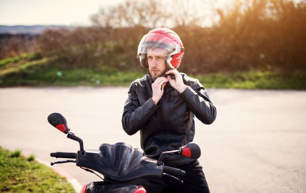 How Tight Should a Motorcycle Helmet Be: Full Sizing Guide – Moto1