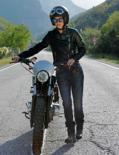 CAFERACER-LADY-bike